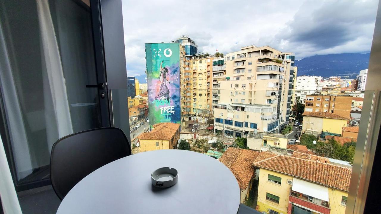 Starlight Hotel Тирана Экстерьер фото