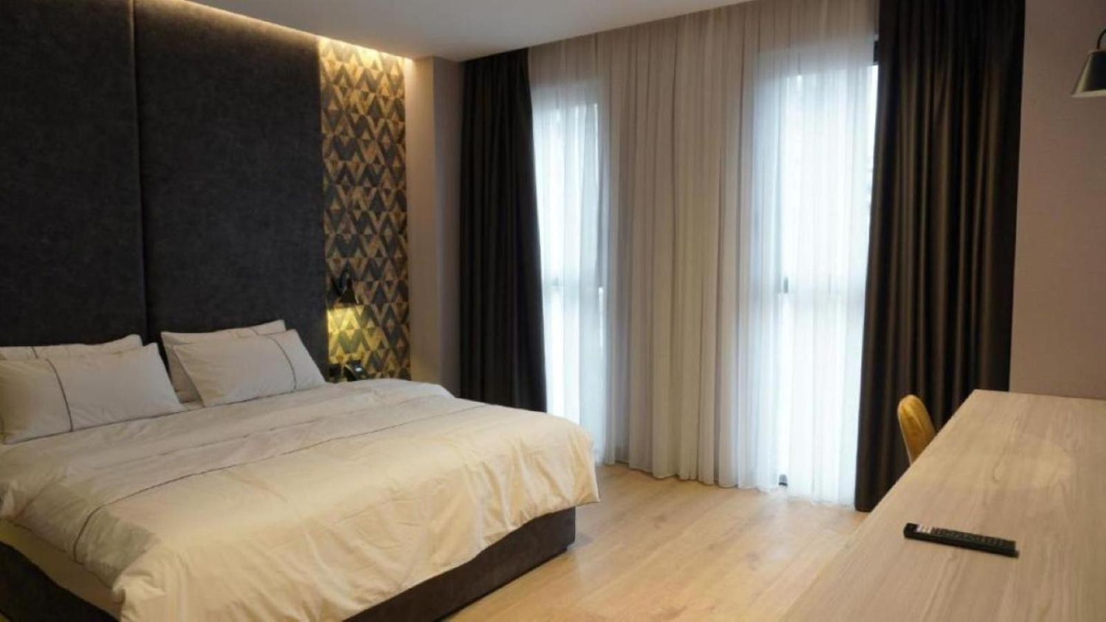 Starlight Hotel Тирана Экстерьер фото