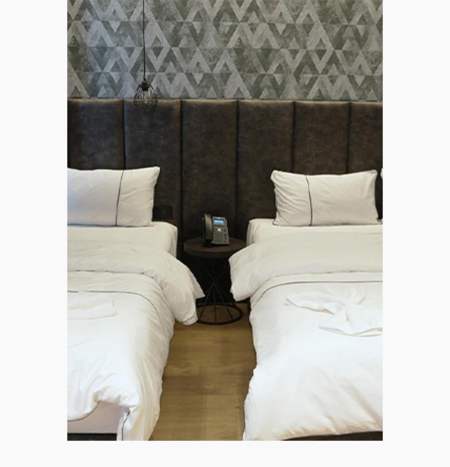 Starlight Hotel Тирана Экстерьер фото