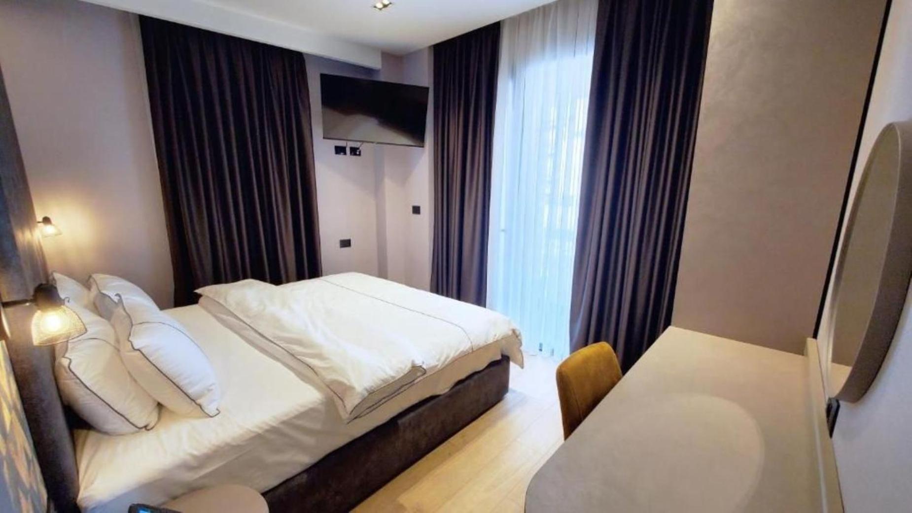 Starlight Hotel Тирана Экстерьер фото