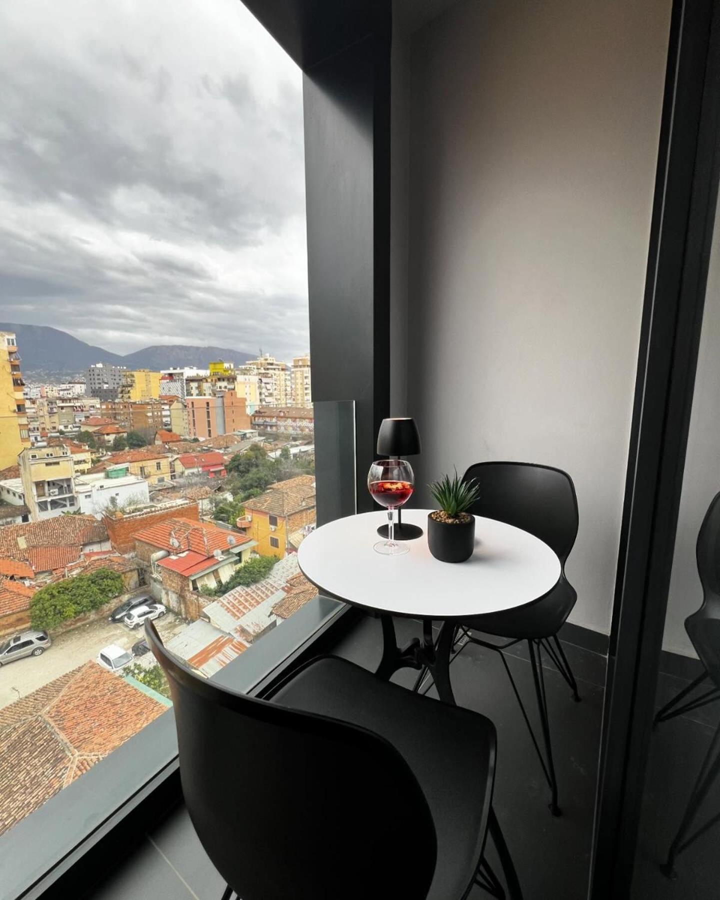 Starlight Hotel Тирана Экстерьер фото